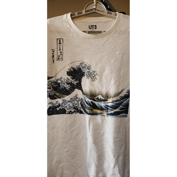 Uniqlo UT Hokusai Blue Great Wave Graphic T-Shirt Size Large Japan Art D25  Nice - Picture 3 of 7
